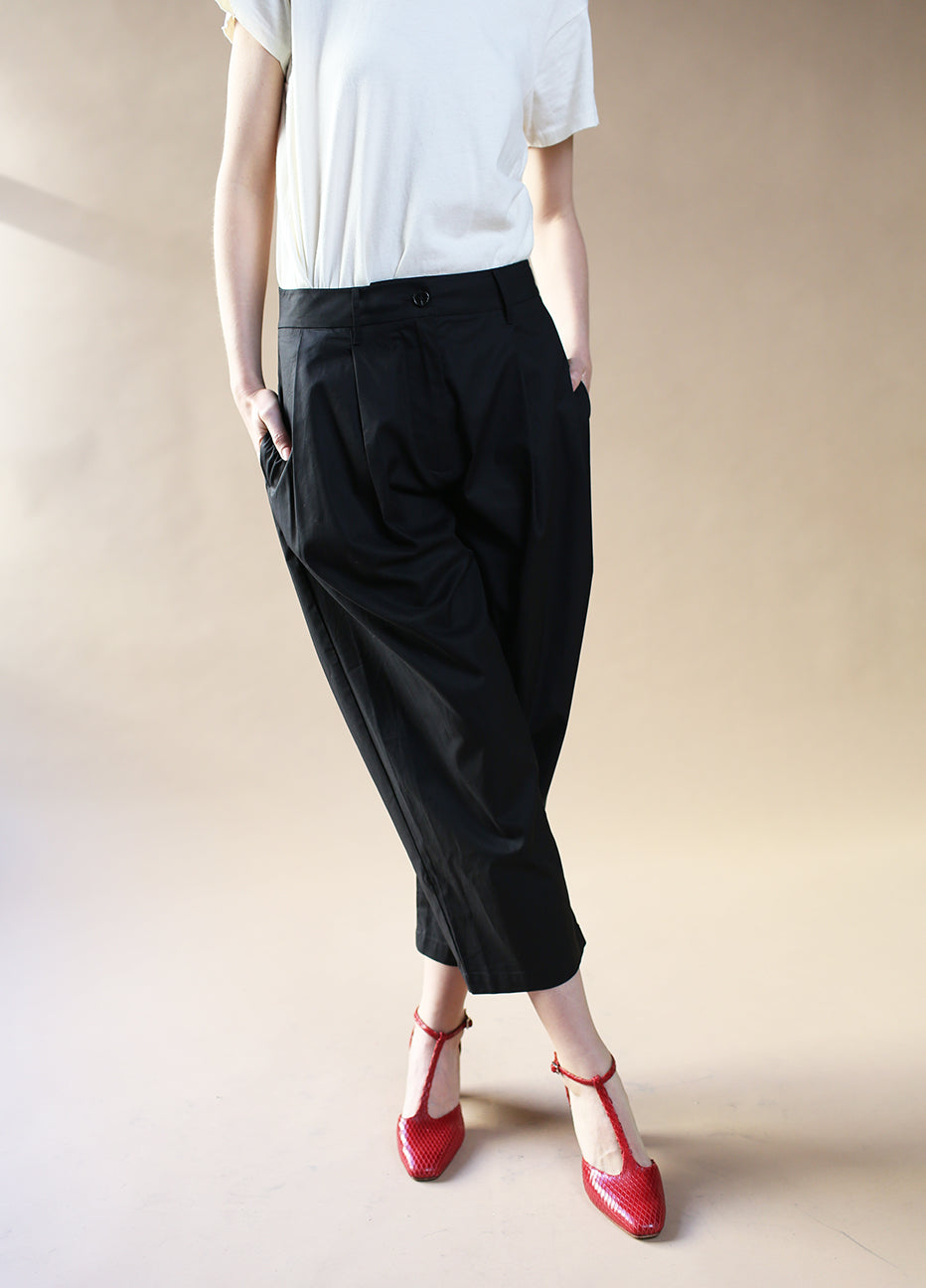 Amente Pleated Taper Pants