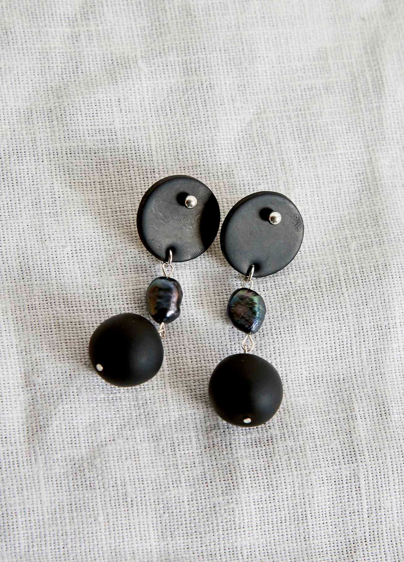 Surface Single Pearl Earrings